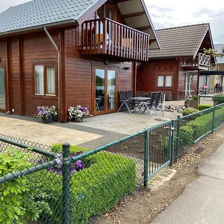 Villa Chalet La Meuse Maaseik Exterior foto