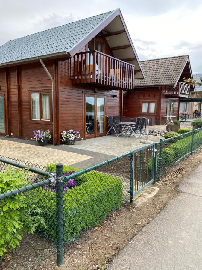Villa Chalet La Meuse Maaseik Exterior foto