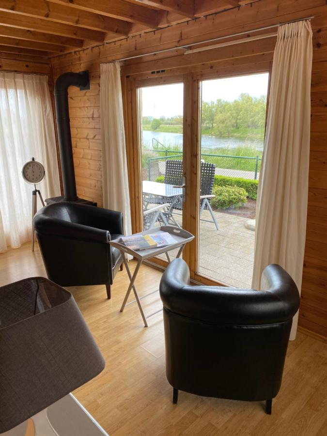 Villa Chalet La Meuse Maaseik Exterior foto