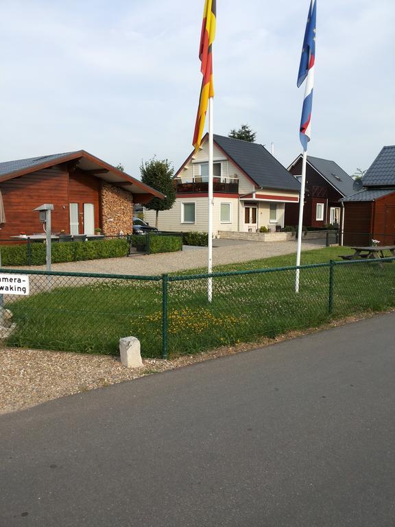 Villa Chalet La Meuse Maaseik Zimmer foto